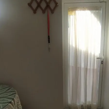 Apartamento Independiente Con Terraza Situado En La Segunda Planta De Una Casa Adosada Admite Mascotas *